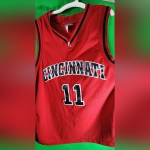 Foot Locker Cincinnati Bearcats #11 Basketball Red & Black Jersey Adult Size XL